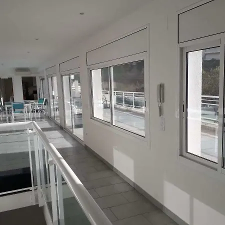 Appartements Roses Apartment *